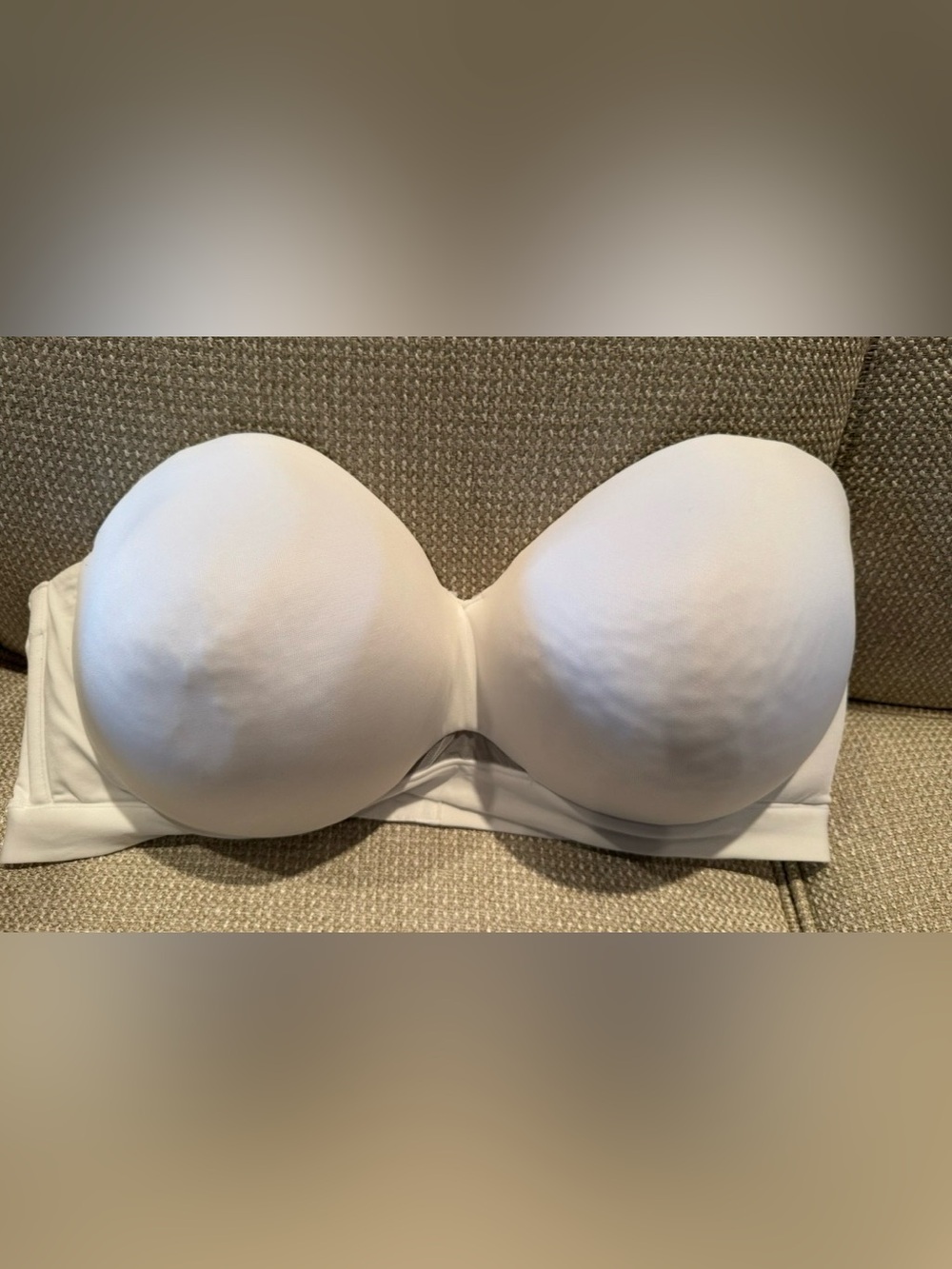 Cacique Sz 44DDD White Strapless Molded-Cup Bra, no straps included.